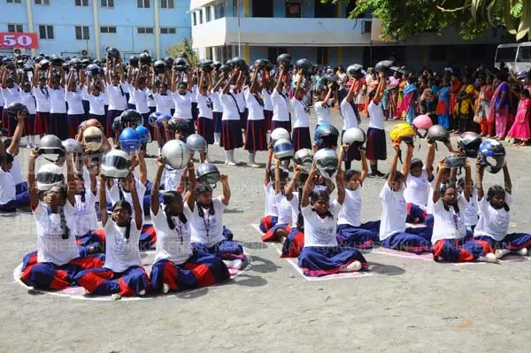 helmet - mahatma gandhi - school students - chennai 